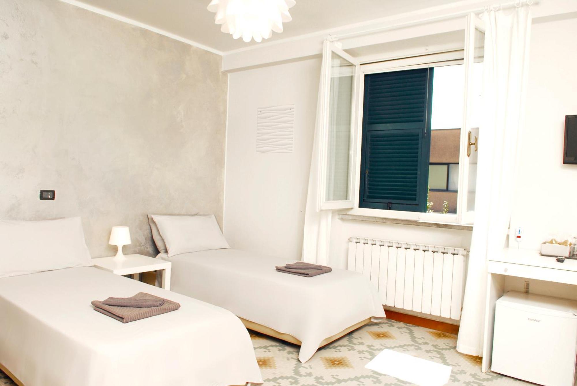 Vara Motel Self Check In Ceparana Extérieur photo